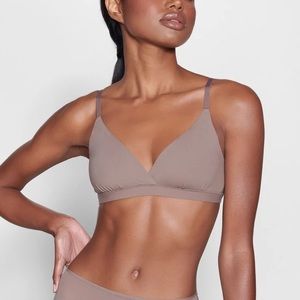Skims Fits Everybody Crossover Bralette